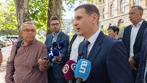 Srbija na raskrsnici